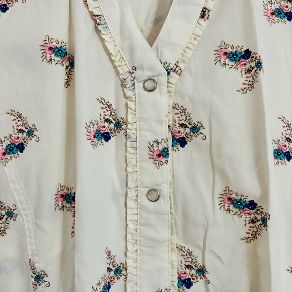Women’s Wrangler Floral Ruched Cream/White Western Button Up Blouse Size L - Picture 4 of 10